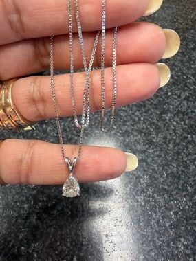Platinum natural diamond necklace